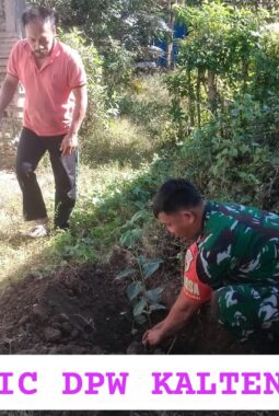 Babinsa Ngadri Bersama Warga Gelar Penghijauan, Tanam Pohon Durian dan Nangka